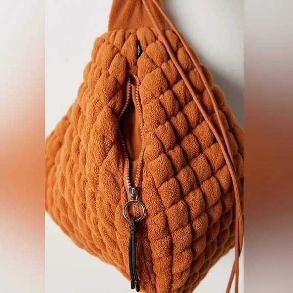 Free People Puckerup Fleece Carryall bag NWT - Picture 2 of 9